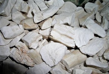Dried cassava for making flour, Nairobi, Kenya. Ⓒ Adeka et al., 2005